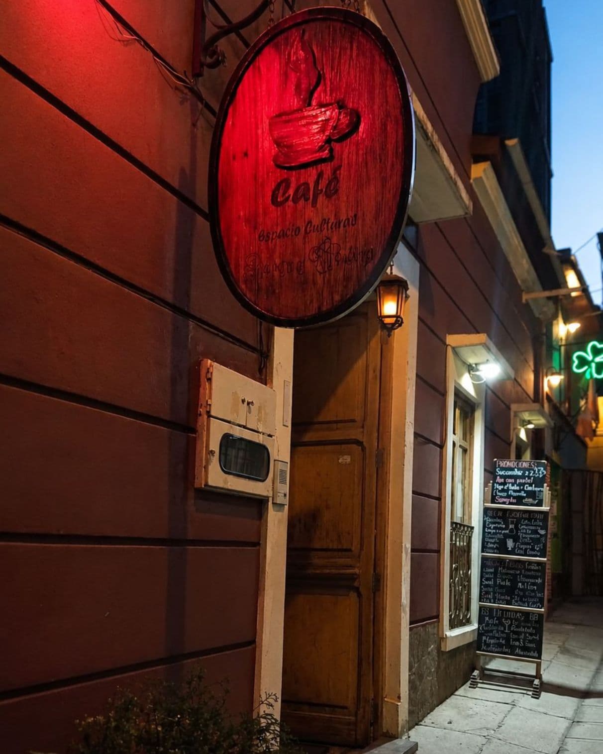 Fachada de Sangre y Madera Café Espacio Cultural en Sopocachi