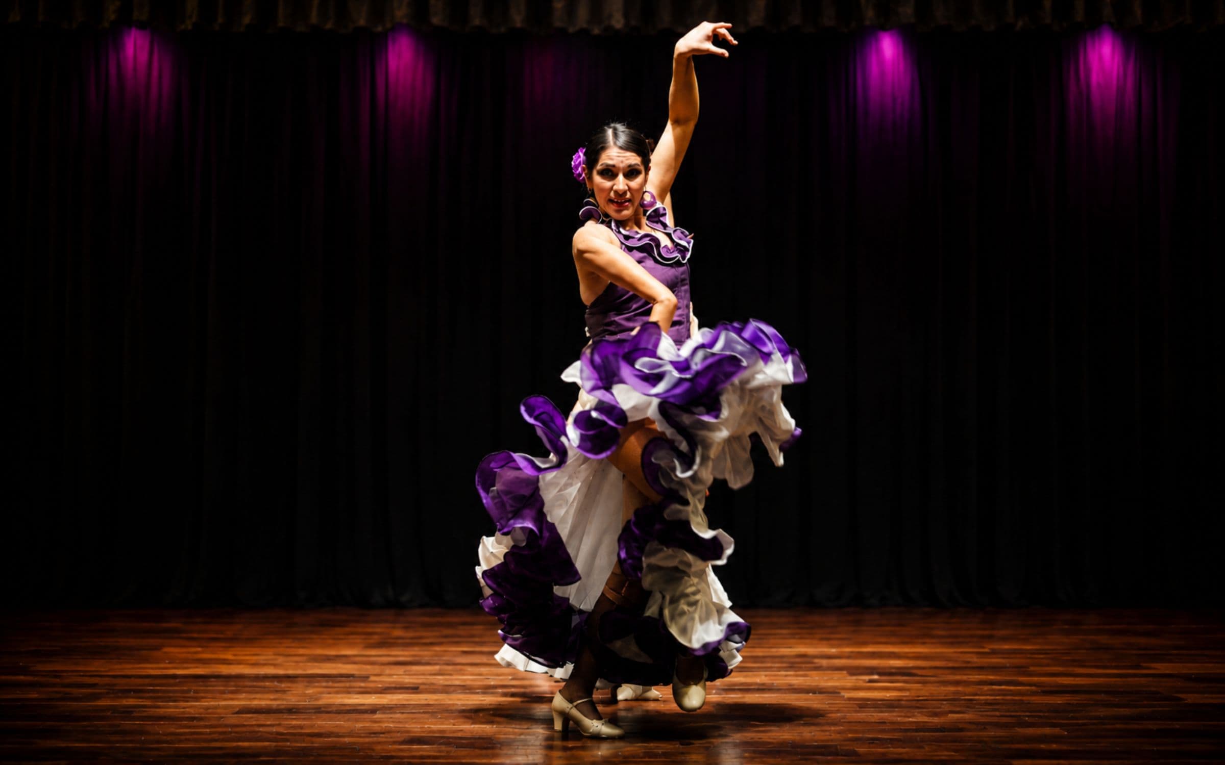 Presentación cultural en Sangre y Madera