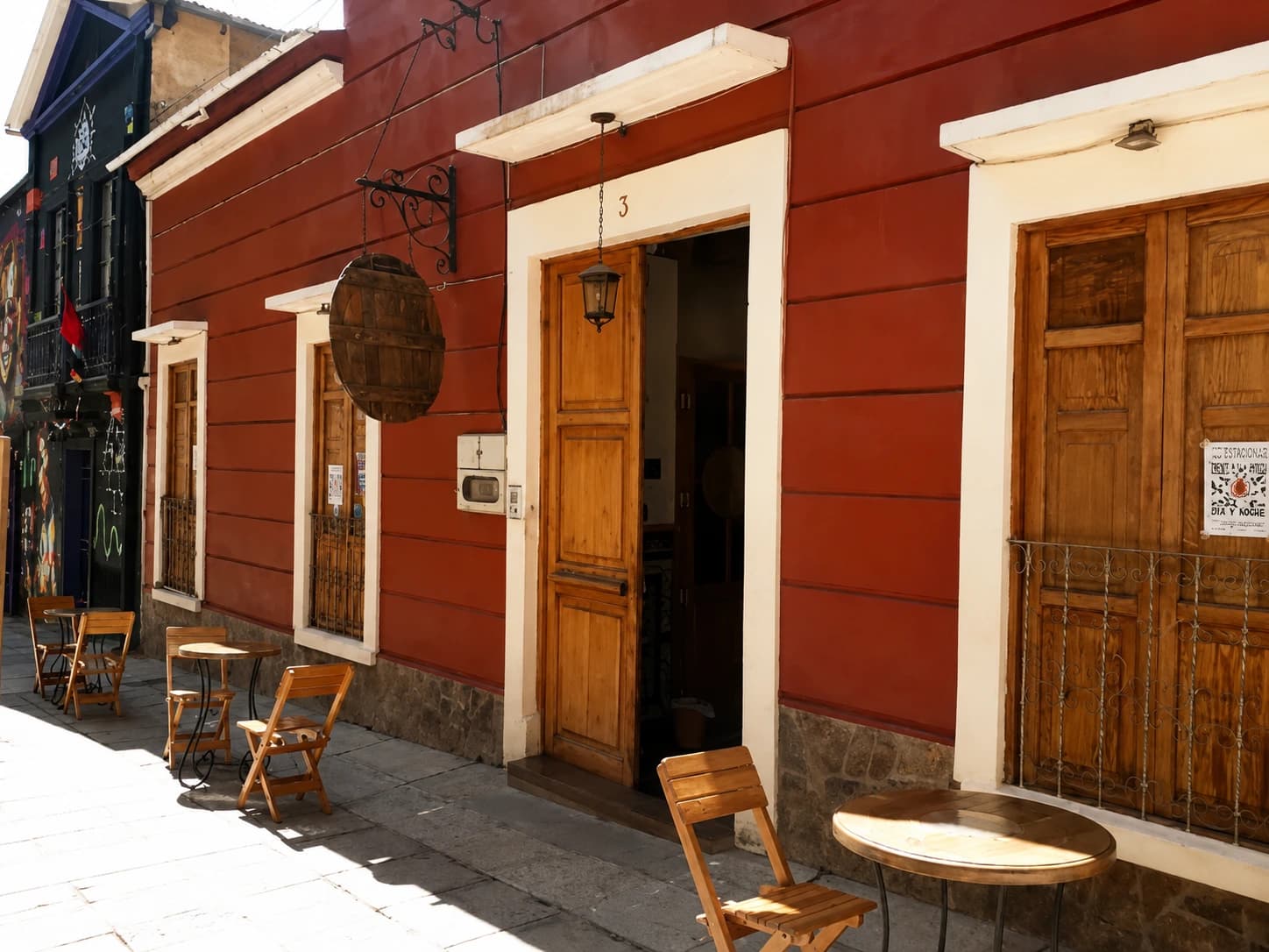 Fachada patrimonial de Sangre y Madera